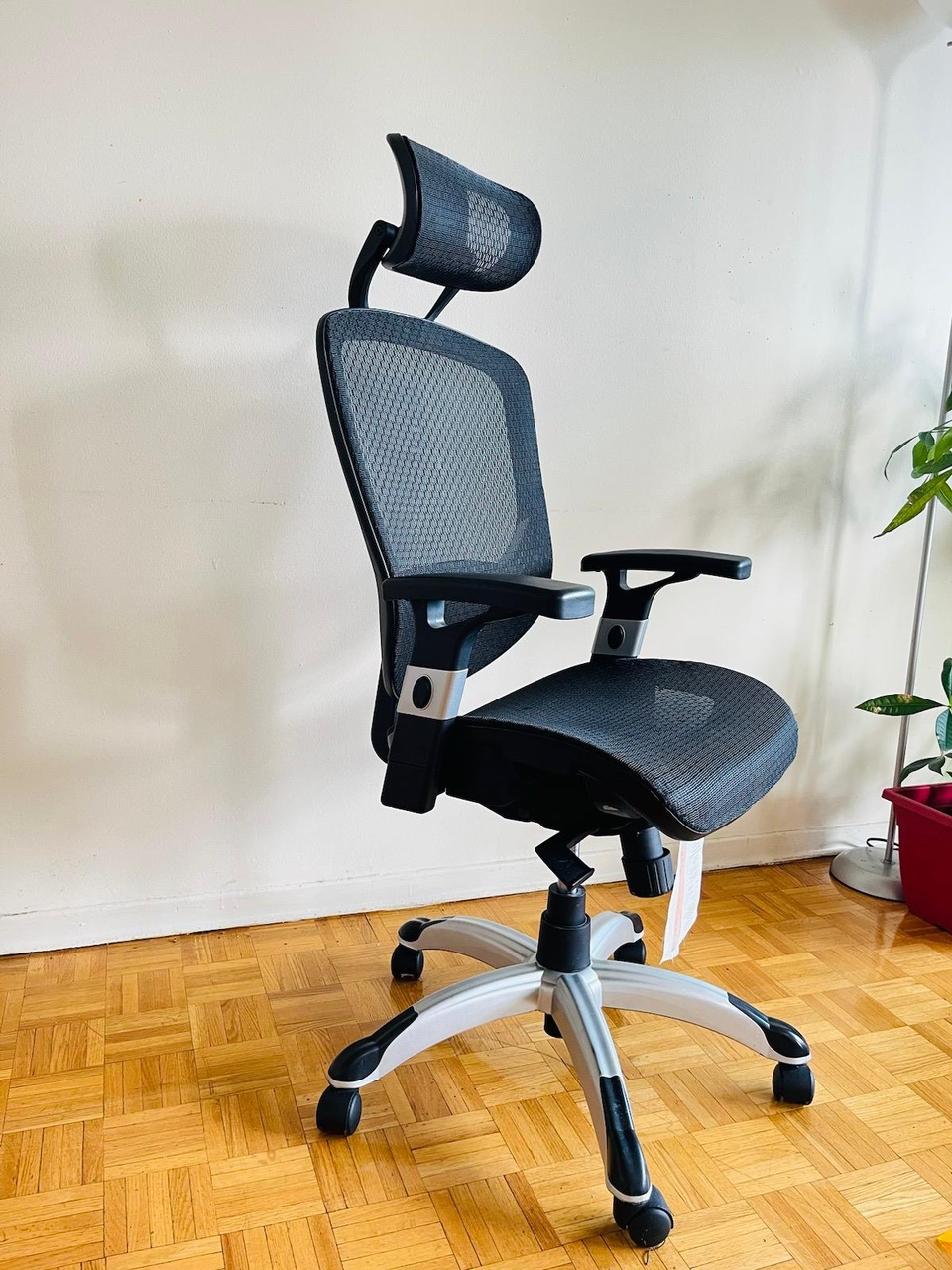 Ergonomic Hyken Mesh Office Chair with Head Rest - photo 2