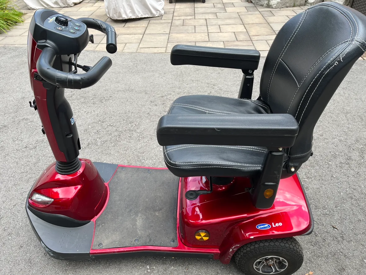 Invacare Leo 3-wheel Mobility Scooter thumbnail