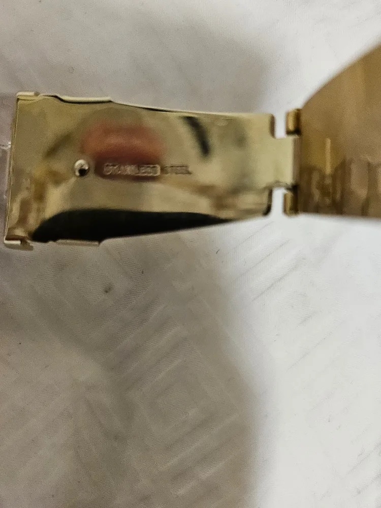 Michael Kors Gold watch image indicator(8)