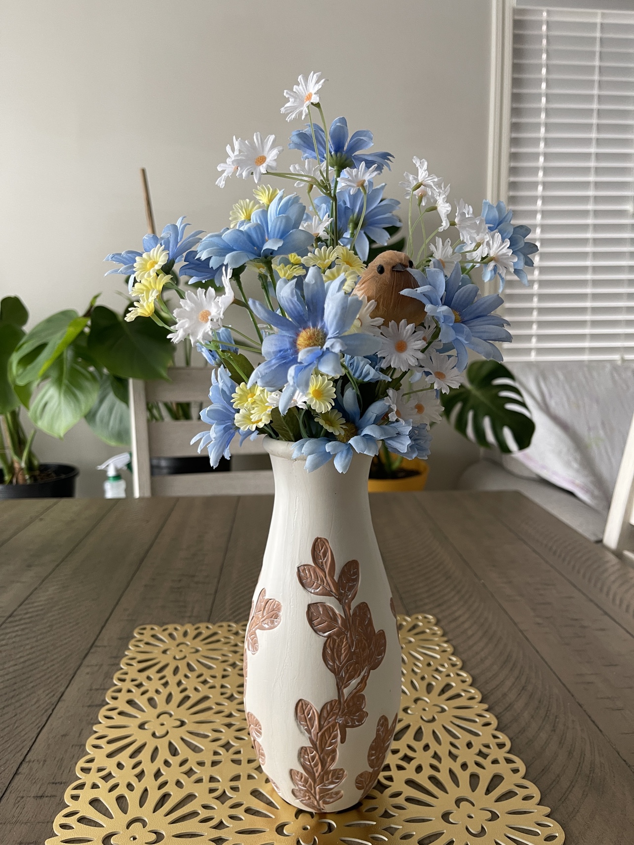 White Ceramic Vase with artificial flowers - photo 2