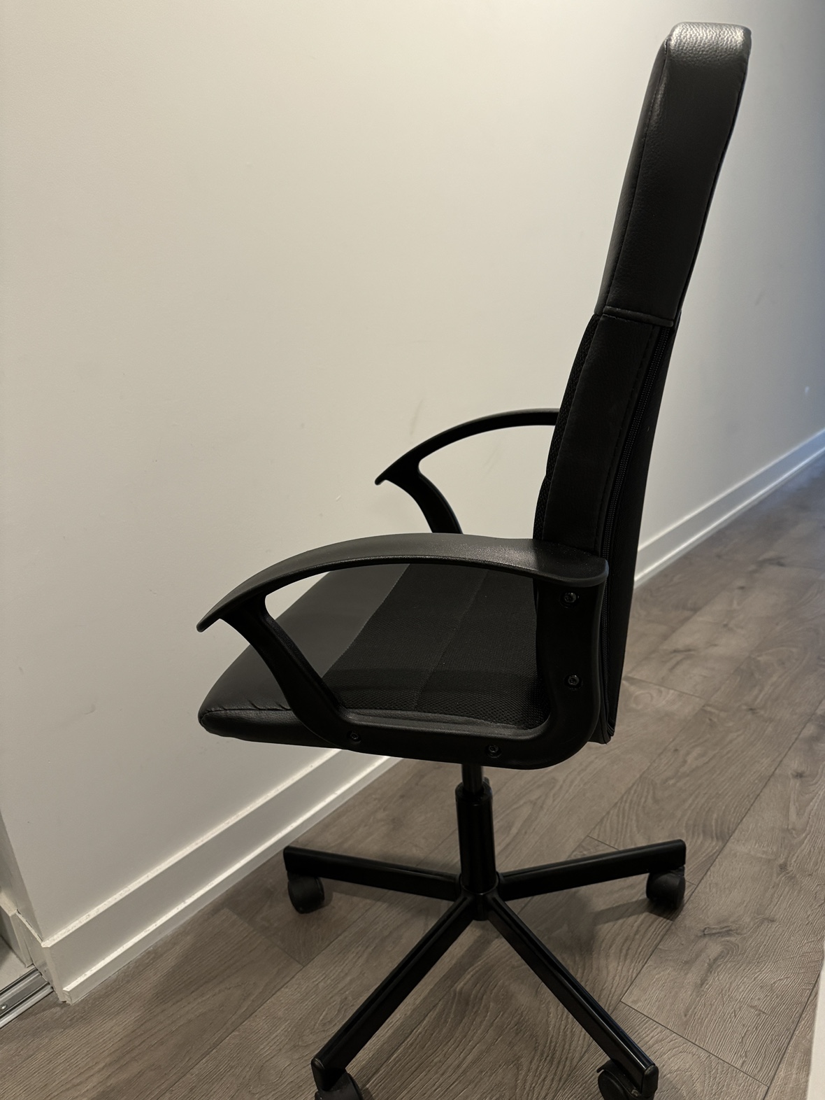 Black Office Chair - photo 2