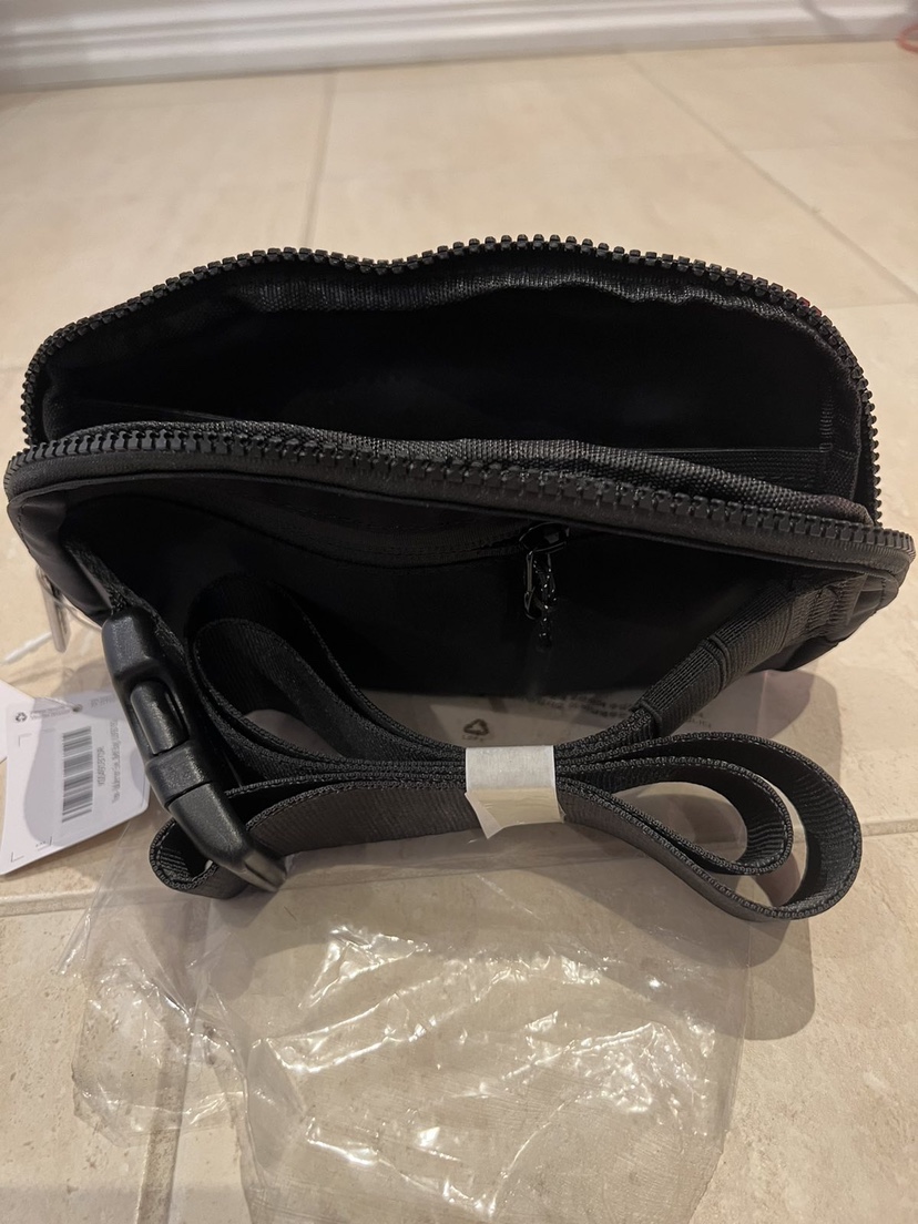 Lululemon Everywhere Belt Bag - photo 3