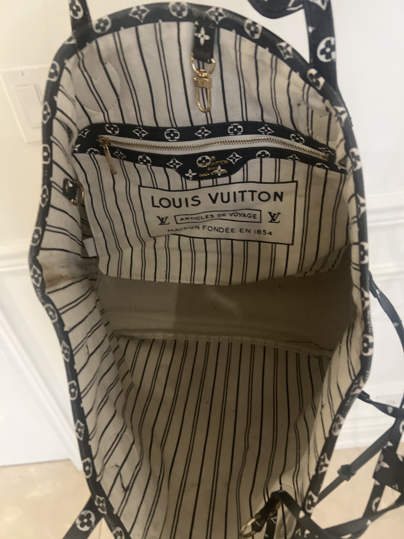 Louis Vuitton Neverfull MM Tote - photo 3
