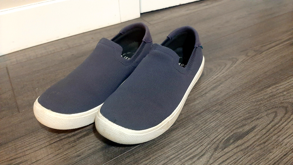 VESSI Boardwalk Slip on shoes women size 6