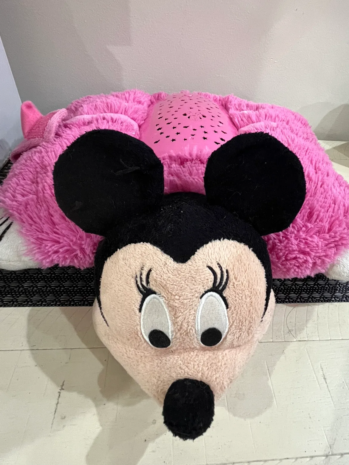 Minnie Mouse Projector Pillow and Two Games image indicator(3)
