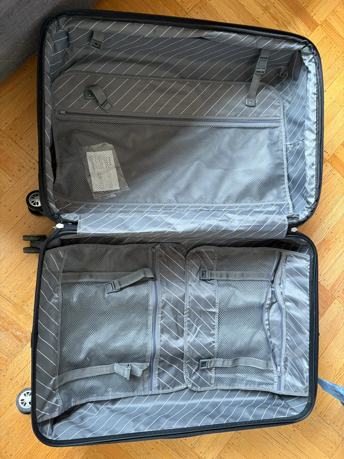 Large Suitcase #freecycle image indicator(2)