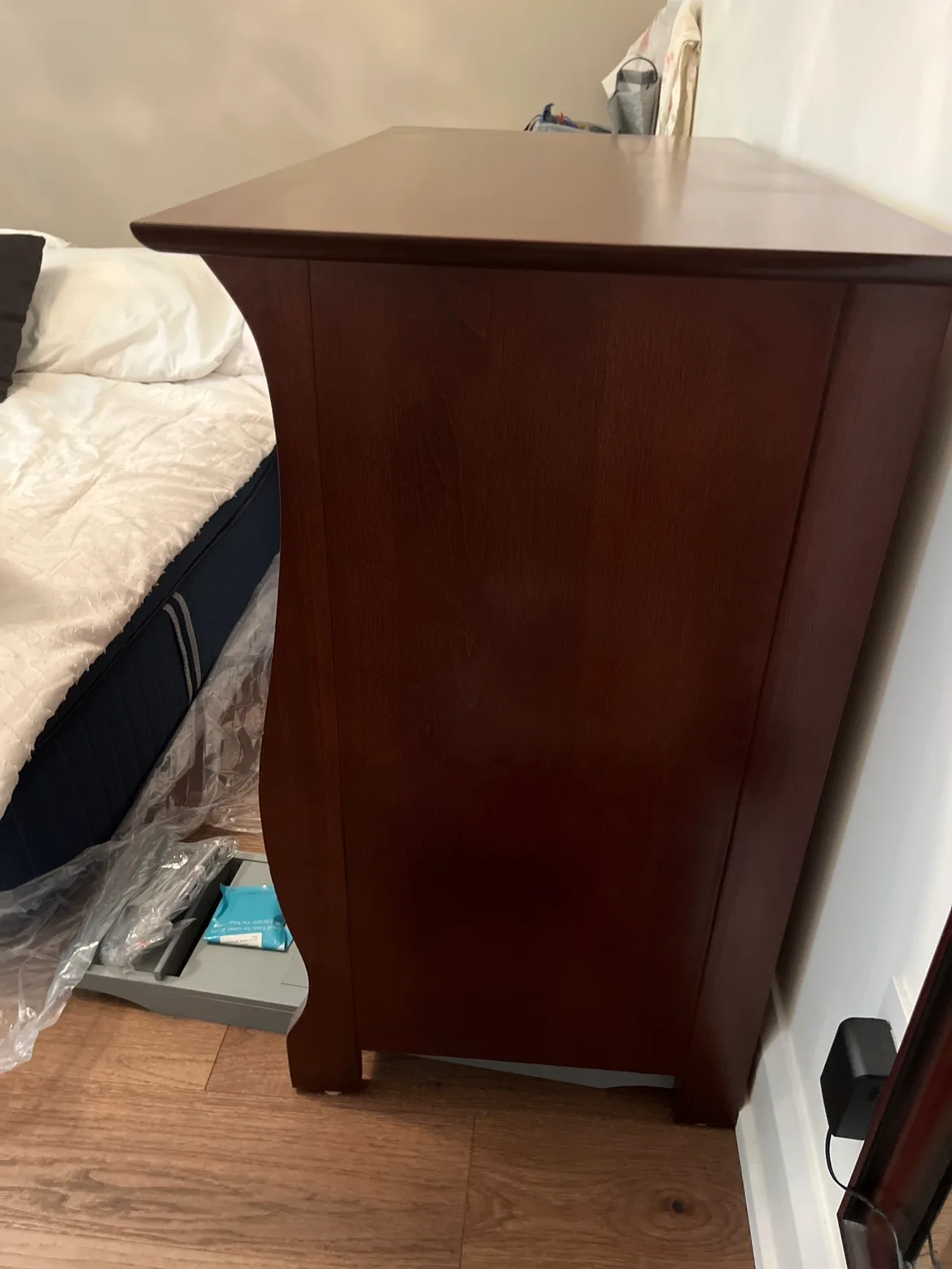 Three Drawer Dresser image indicator(4)