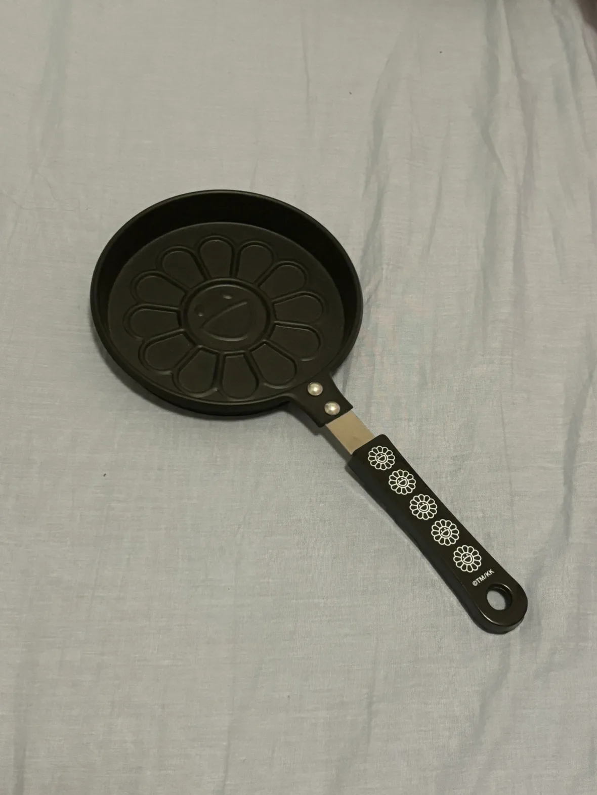 Takashi Murakami x Smart Magazine Flower Pancake Maker thumbnail