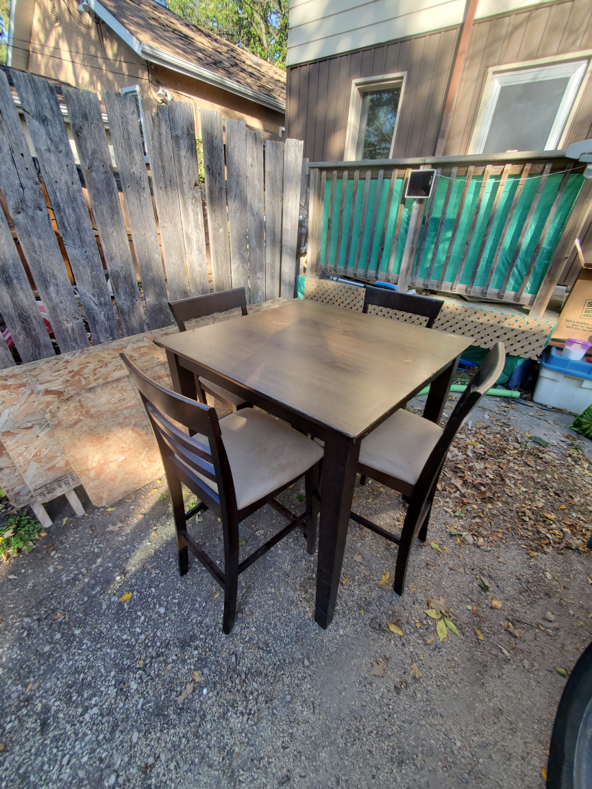 Tabke w 4 chairs