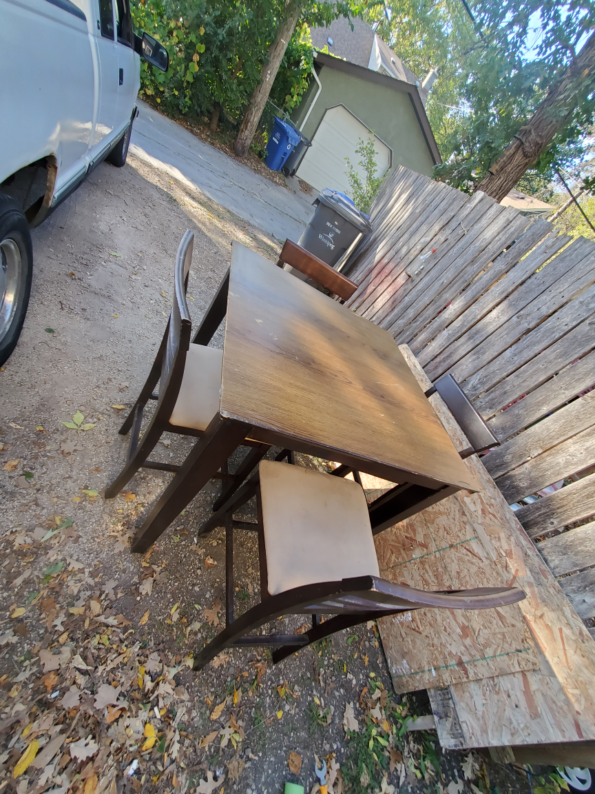 Tabke w 4 chairs - photo 3
