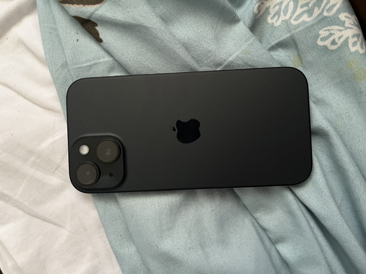 iPhone 15 Black 128 GB - photo 3