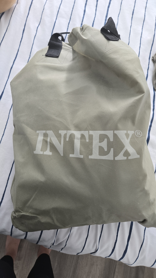 INTEX Twin Size Deluxe Pillow Air Mattress - photo 2