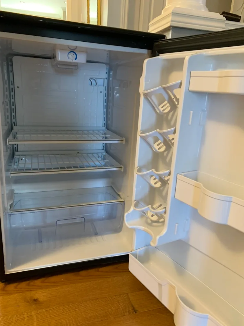 Whirlpool Mini Fridge thumbnail