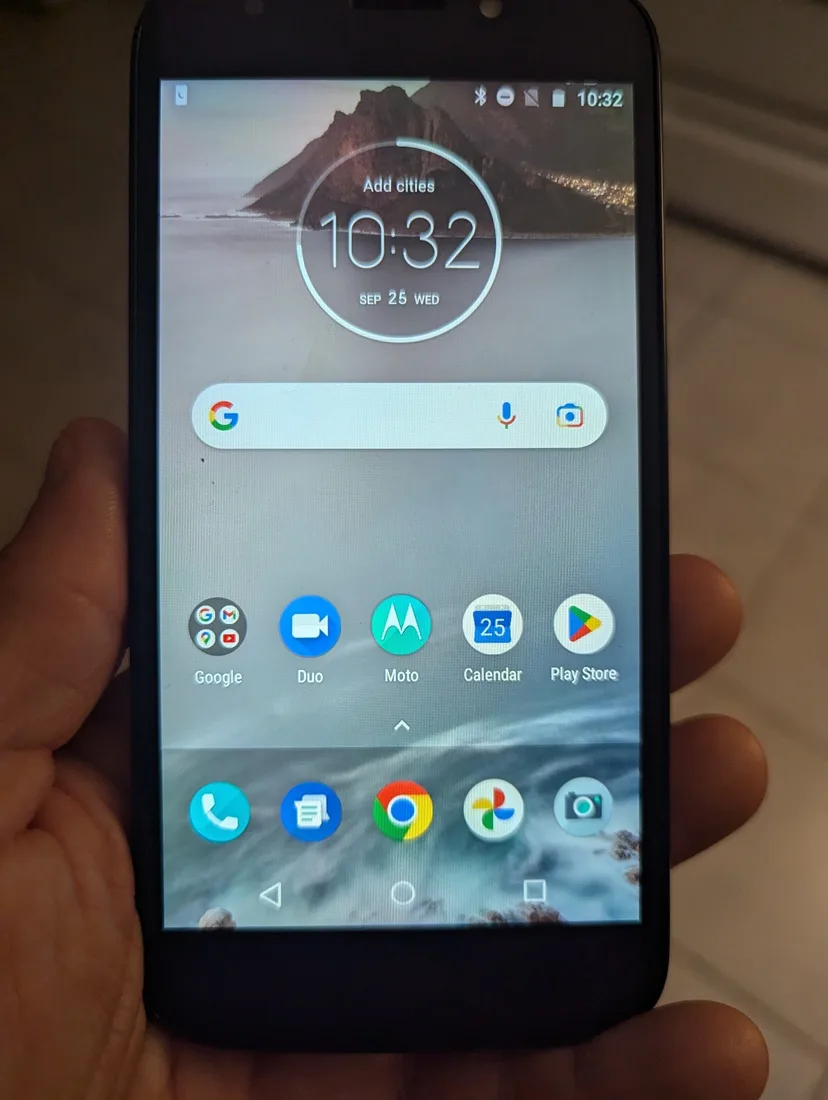 Motorola Moto  e5 like new thumbnail