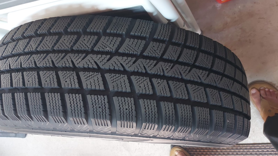 235/65R/17 winter tires selling with rims