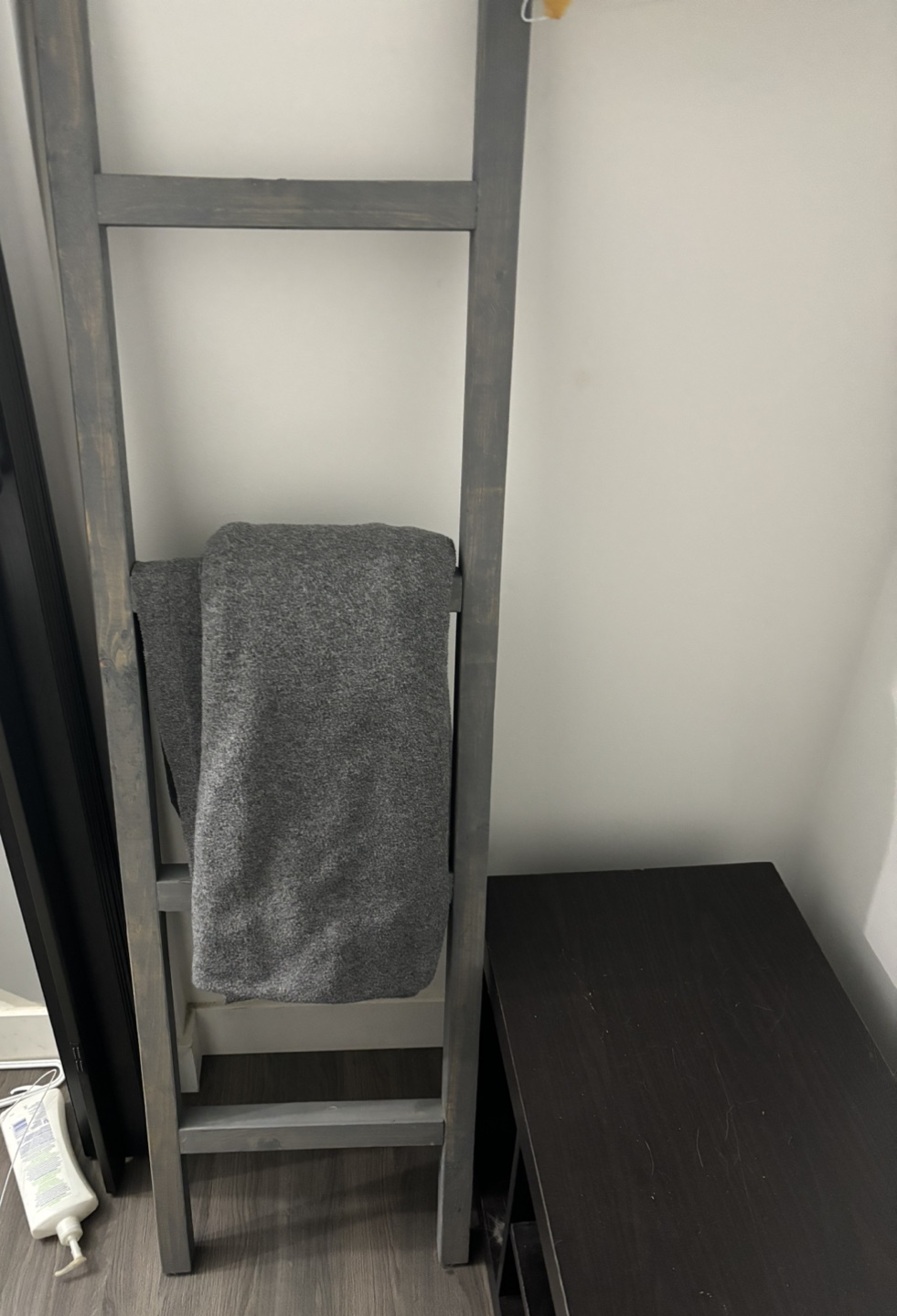 Wooden Blanket Ladder - photo 2