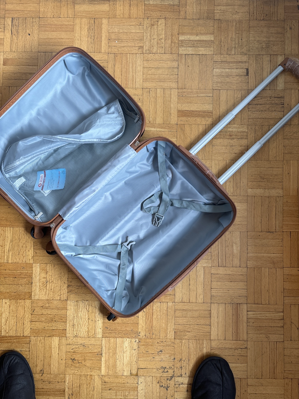 20” Carry-on Suitcase - photo 3
