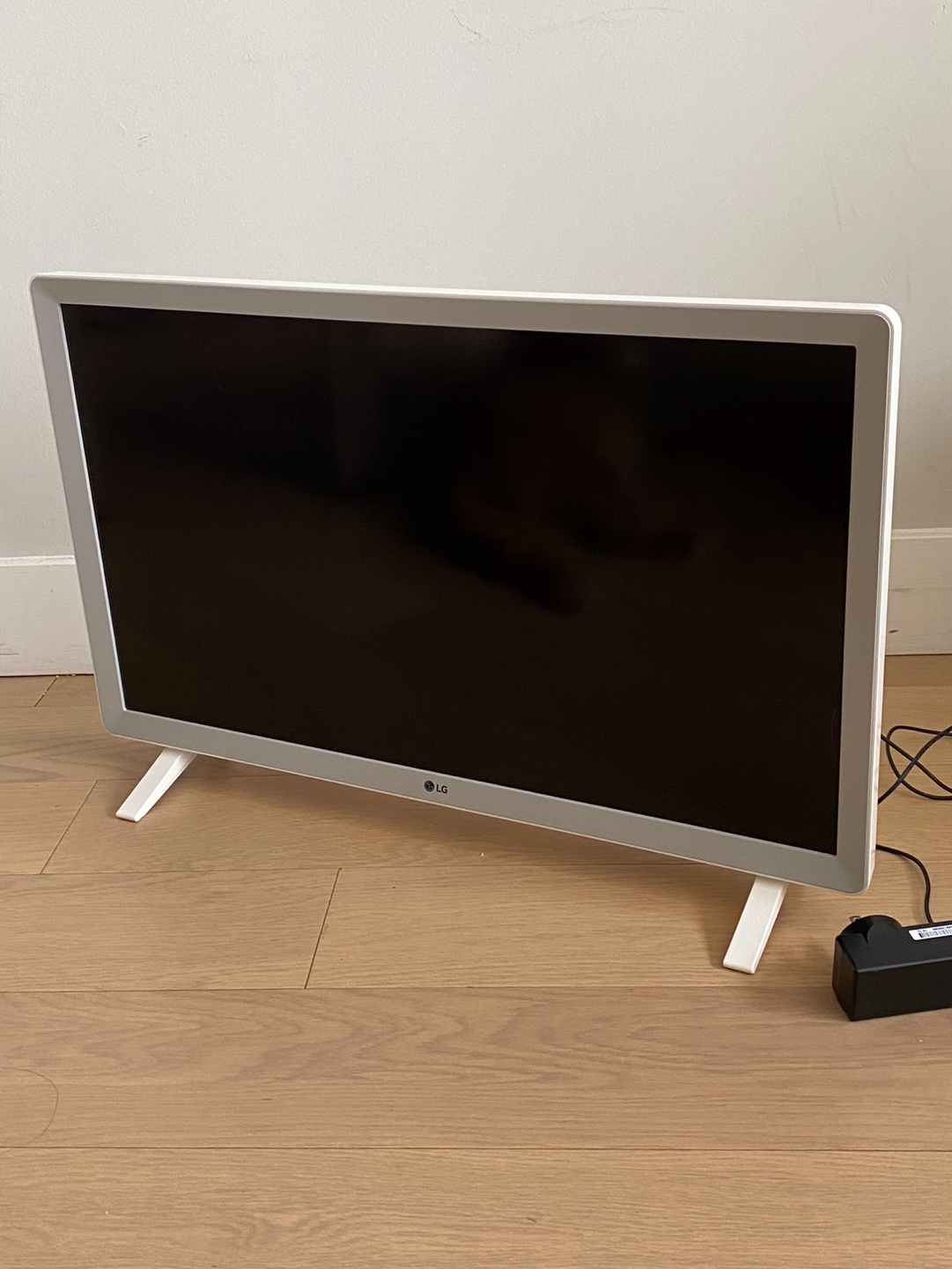 LG 24 inch Class HD TV monitor - photo 2