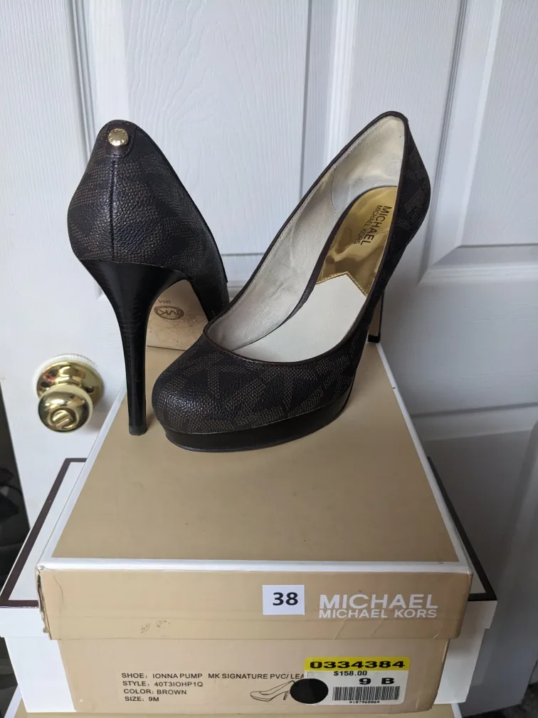 Michael Kors Ionna Pump image indicator(2)