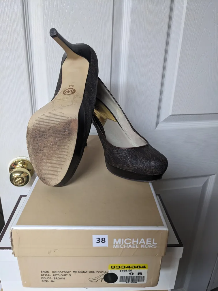 Michael Kors Ionna Pump image indicator(3)