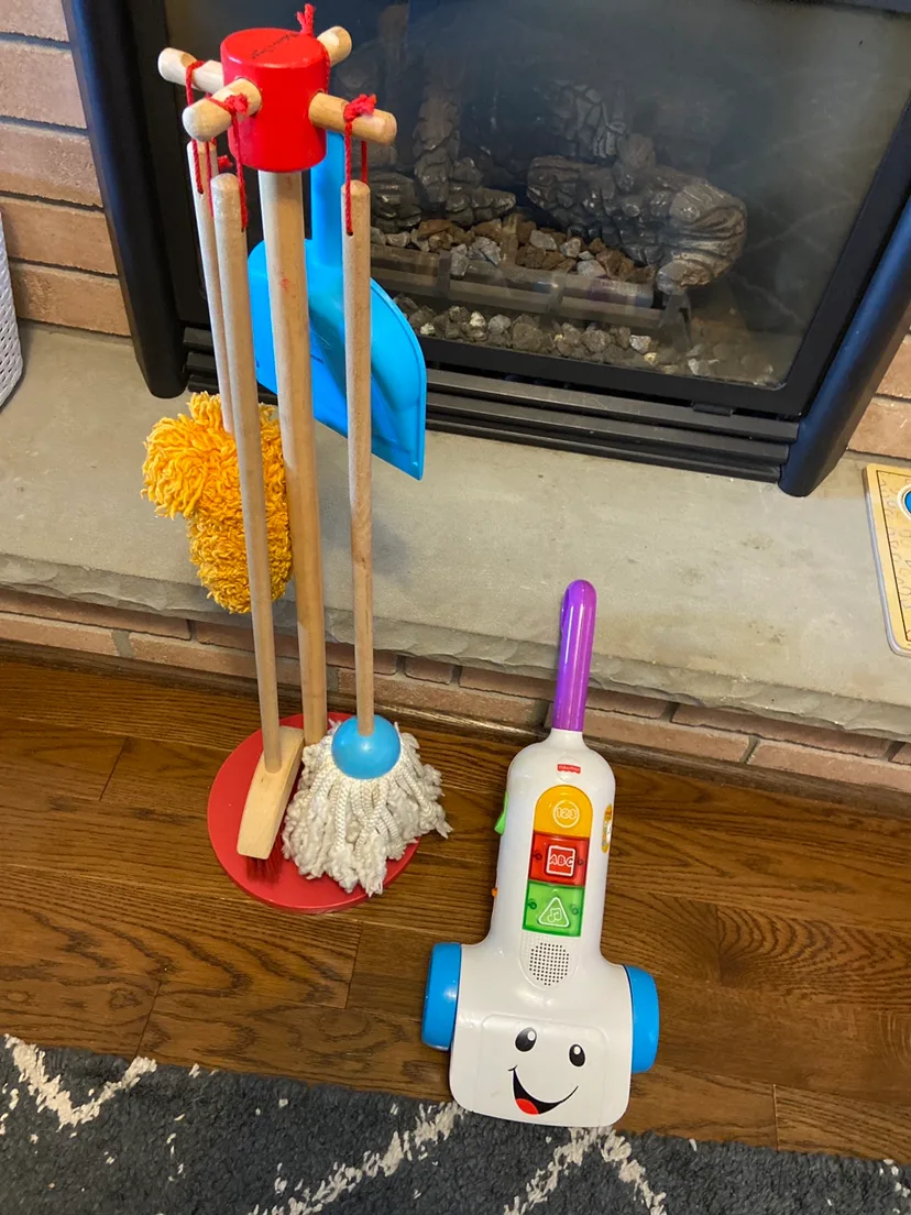 Melissa and Doug cleaning set & vacuum thumbnail