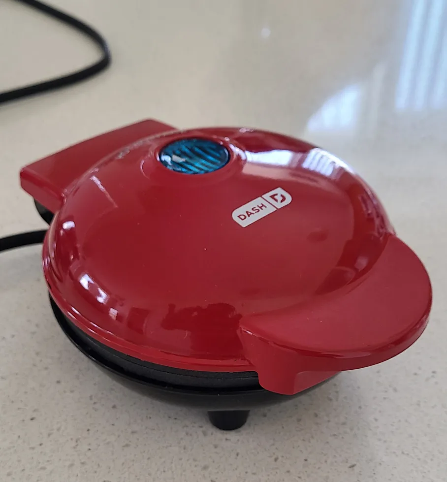 Barely used DASH Heart Shaped Waffle Maker - Mini thumbnail