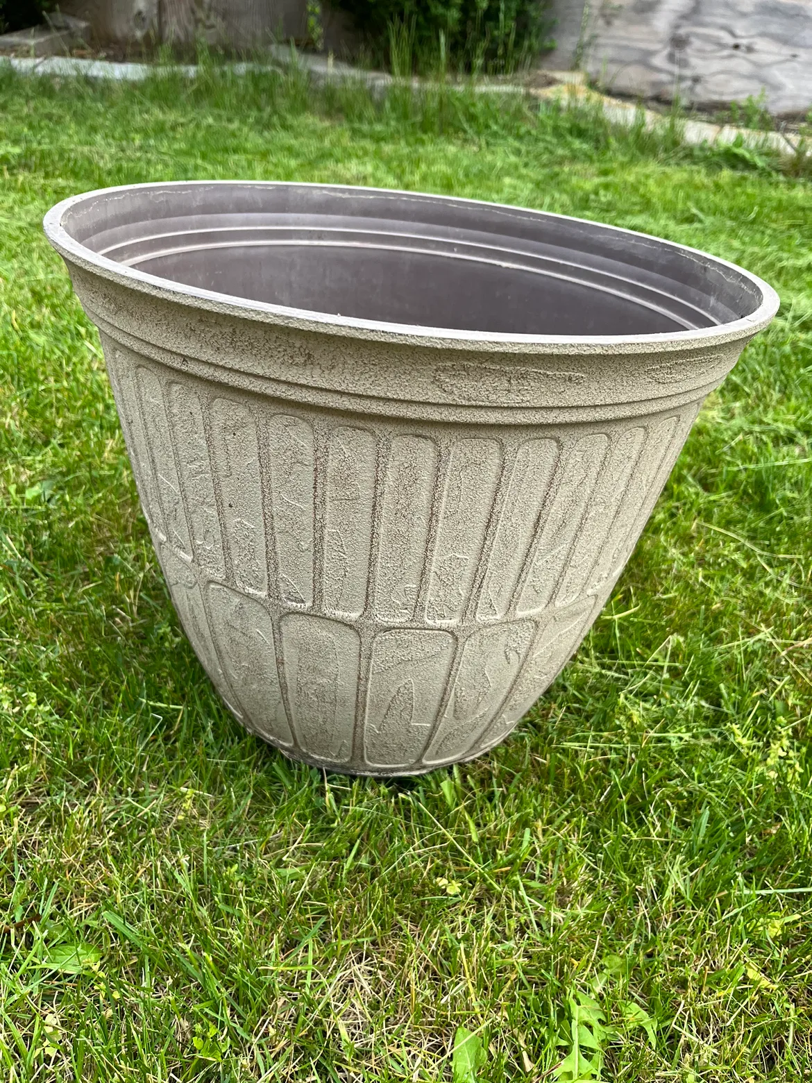 12" Plastic Pot thumbnail
