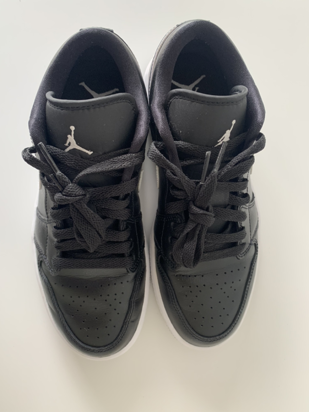 Nike Air Jordan 1 Low US 7 (W) - photo 3