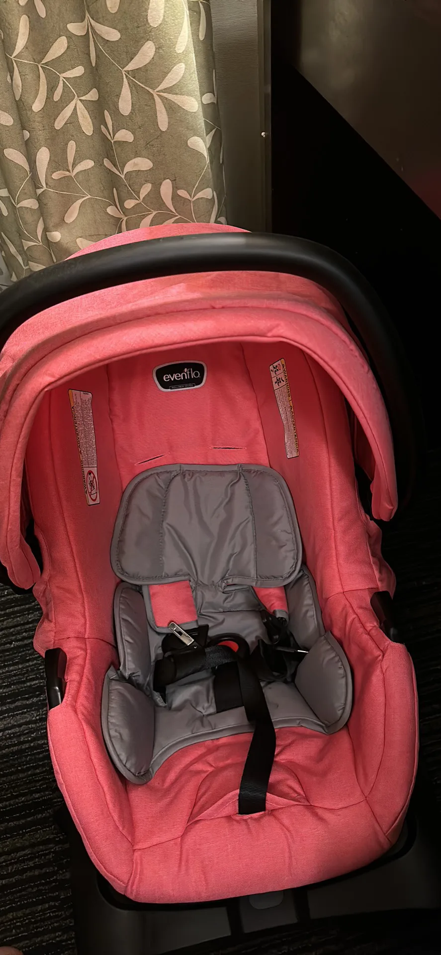 Evenflo stroller with baby car seat image indicator(5)