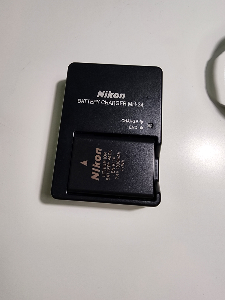 Nikon D3100 DSLR Camera - photo 4