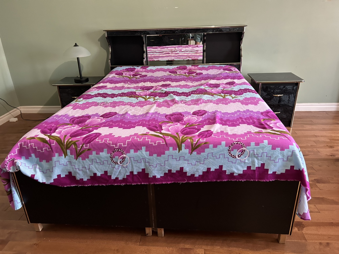 Black Bedroom Set Queen with Golden Trim - photo 3