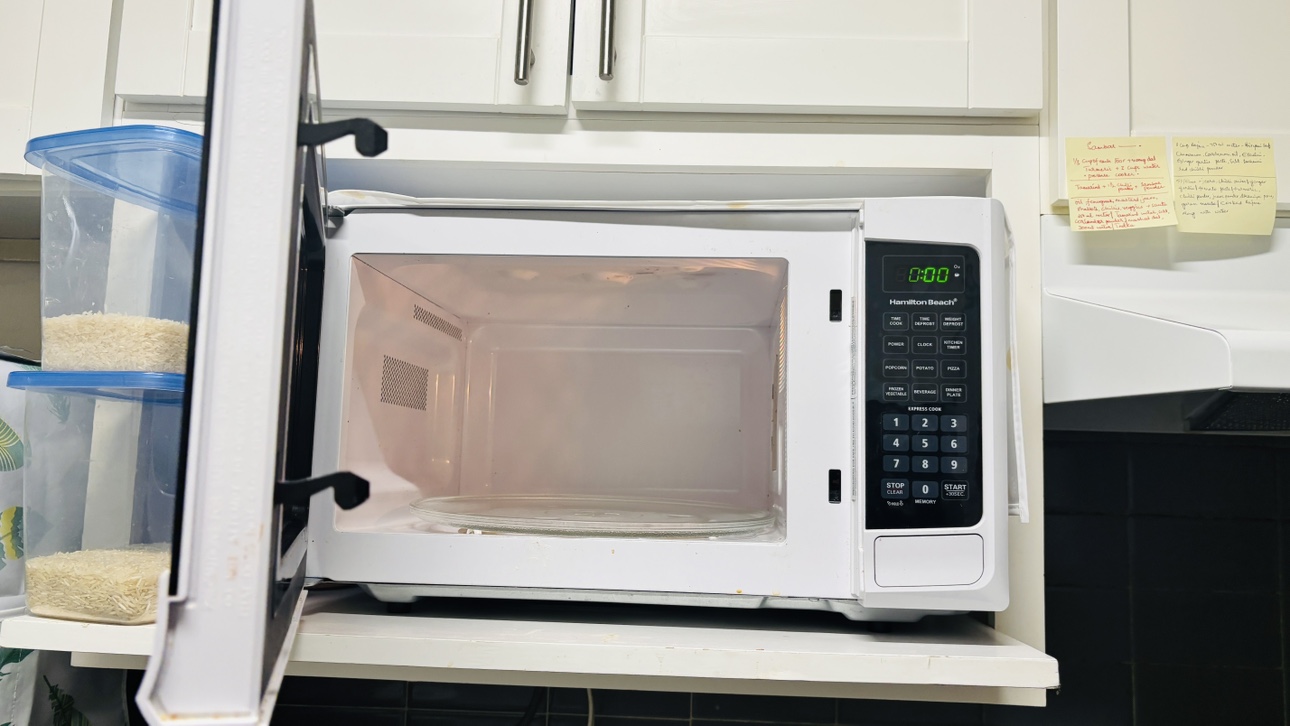 Hamilton Beach Microwave - photo 2