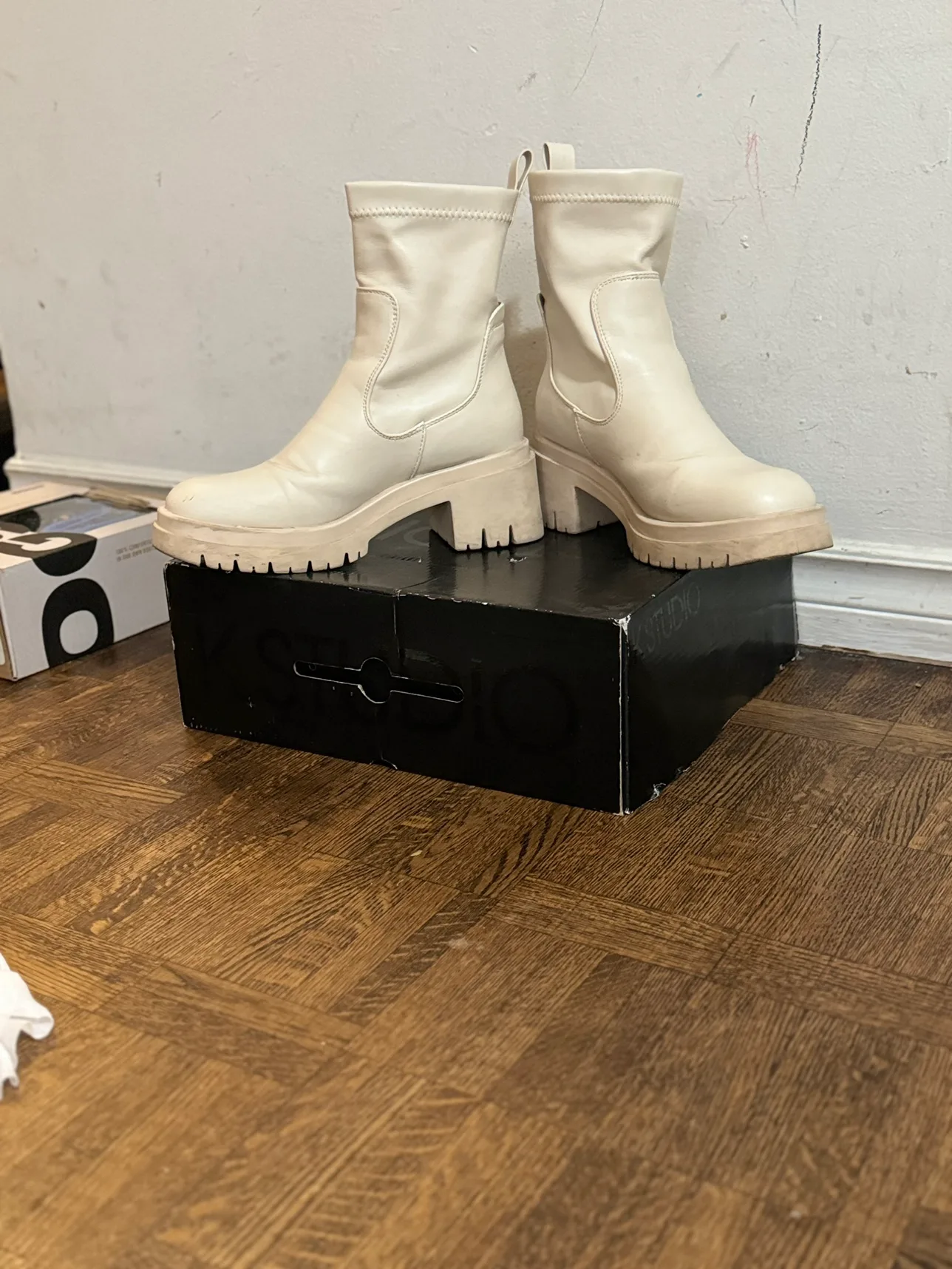 beige Platform Boots image indicator(3)