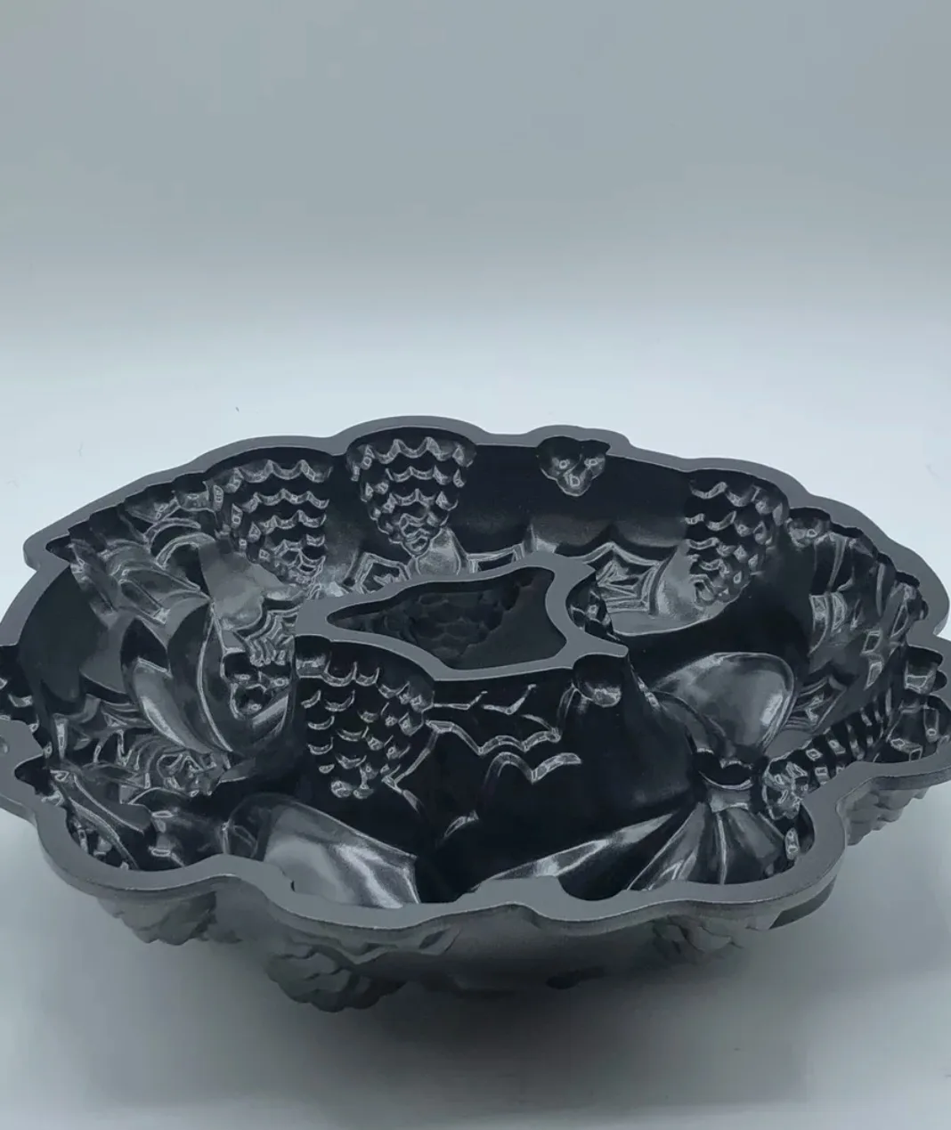 Williams-Sonoma Wreath Bundt Cake Pan image indicator(5)