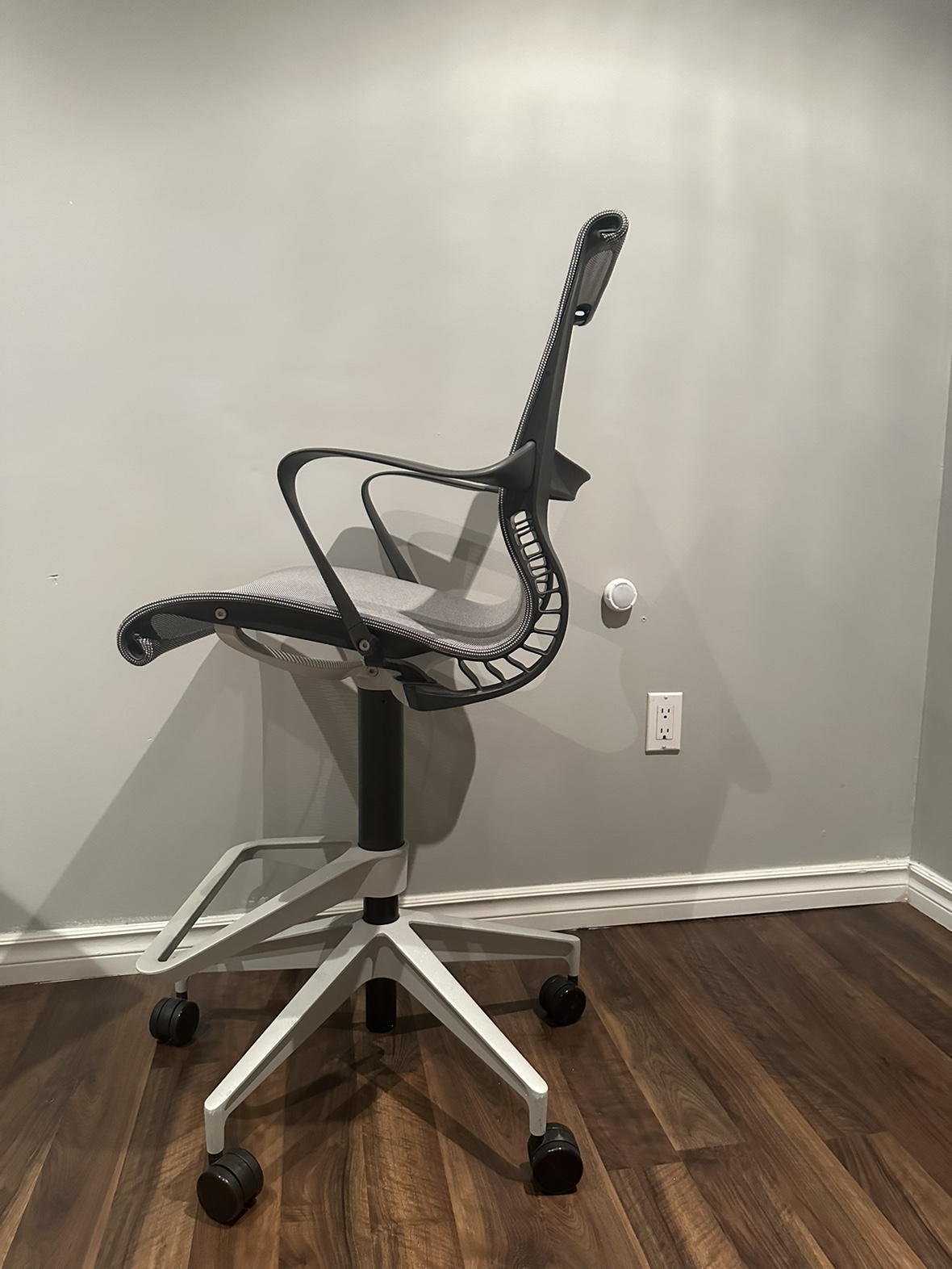 Herman Miller Mirra 2 Chair - photo 3