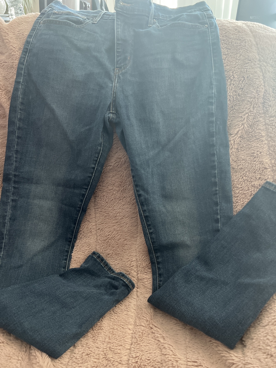 Levi's Slimming Skinny Jeans  Size 32. - photo 3