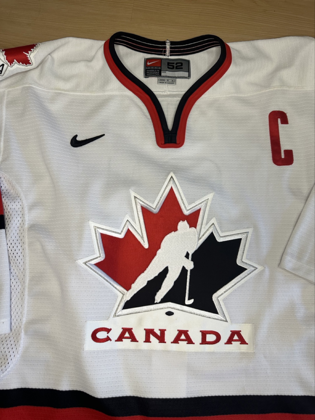 Authentic Autographed Sakic Hockey Jersey - photo 4