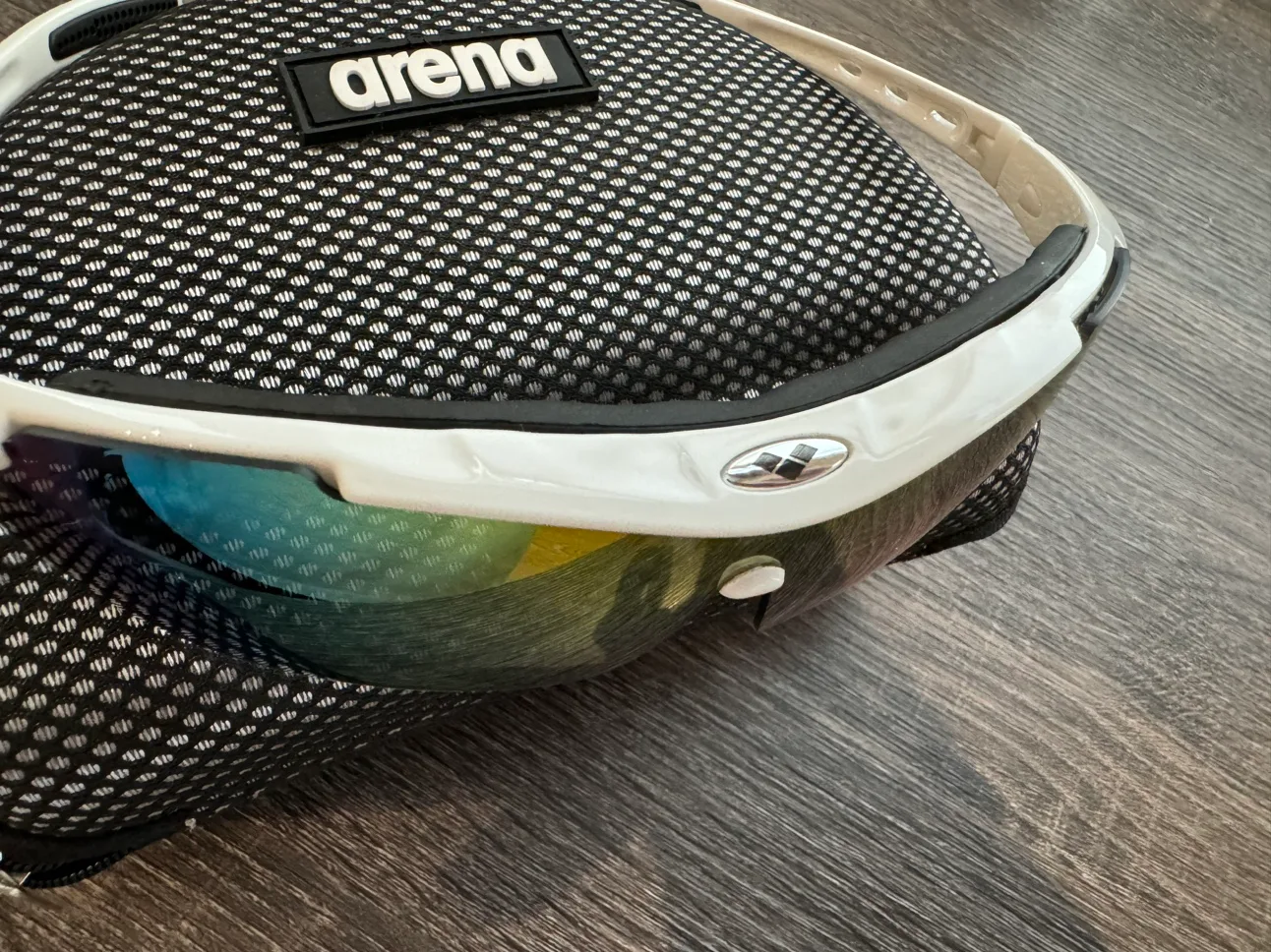 Arena outdoor sunglasses image indicator(2)