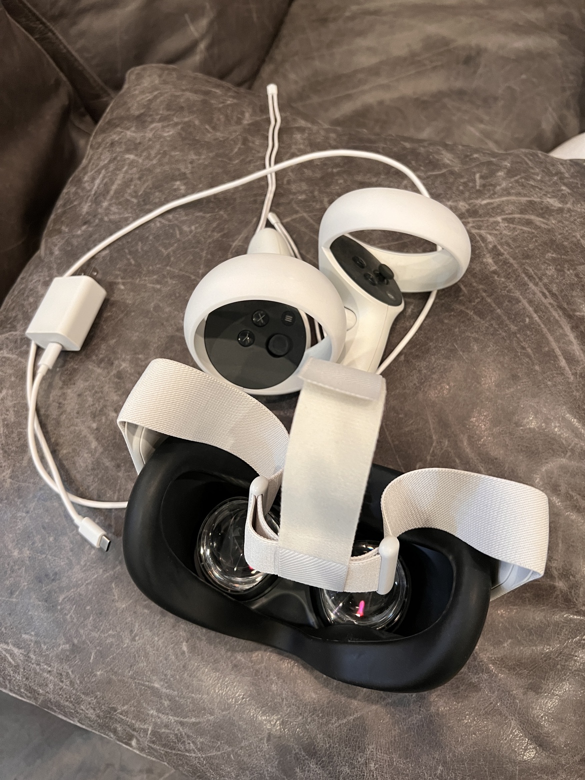 Oculus Meta Quest 2 VR Headset + Controllers, 128GB - photo 3