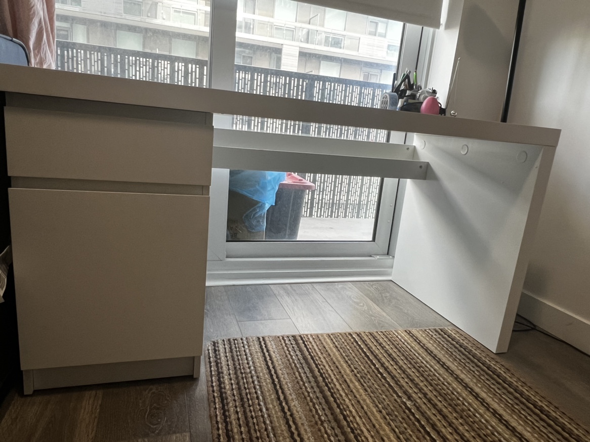 IKEA MALM Desk 140* 65 cm- White - photo 3