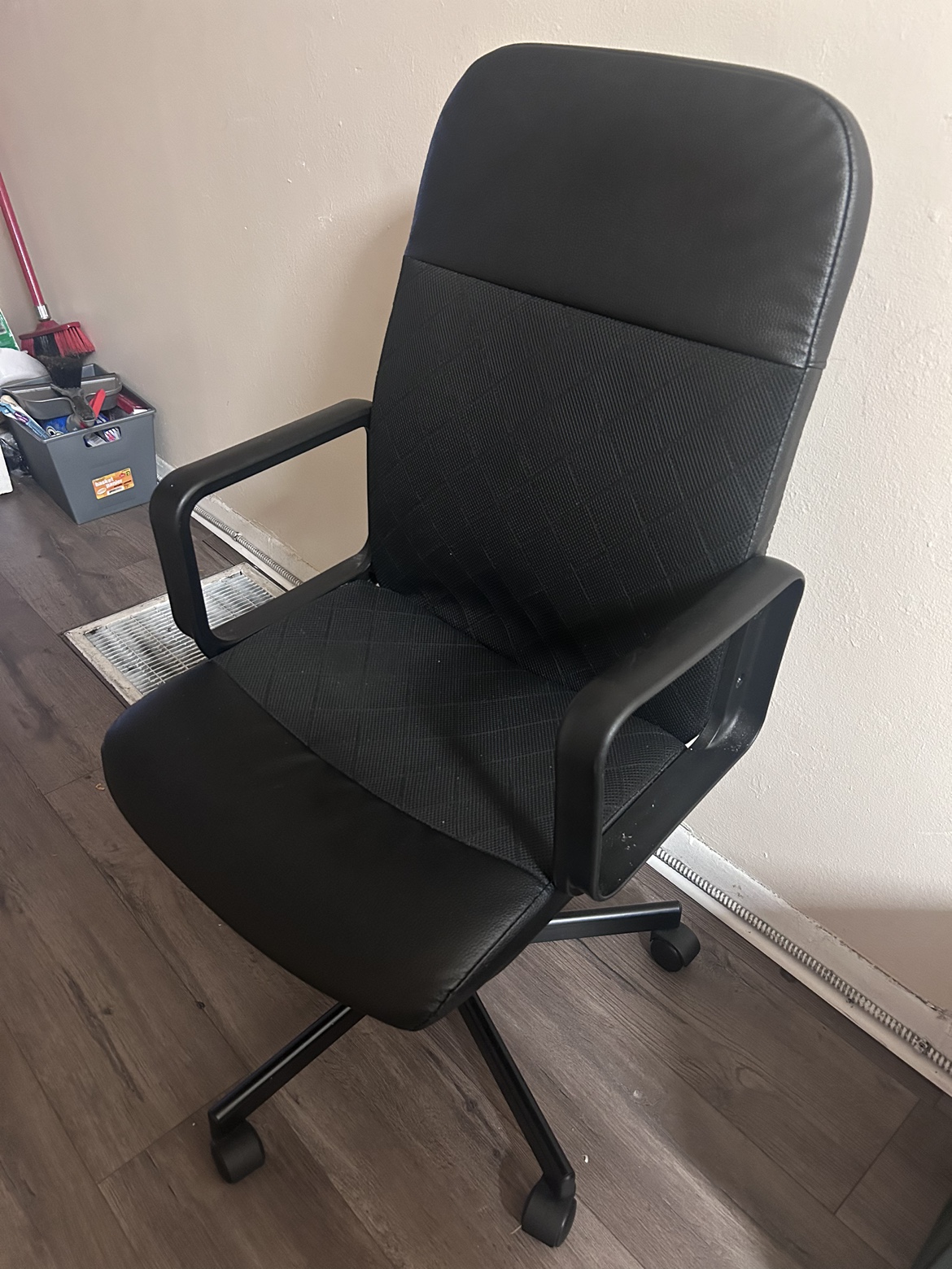 Black Office Chair - photo 2