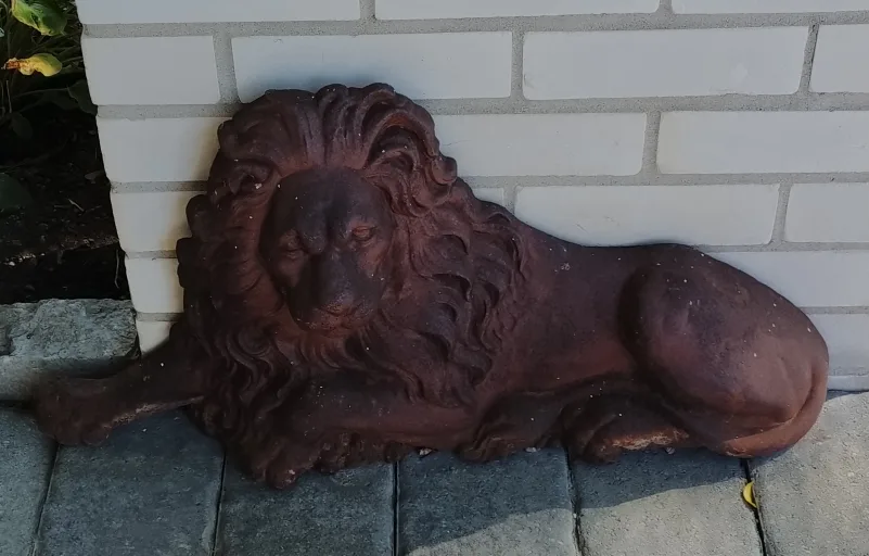 Cast Iron Lion thumbnail