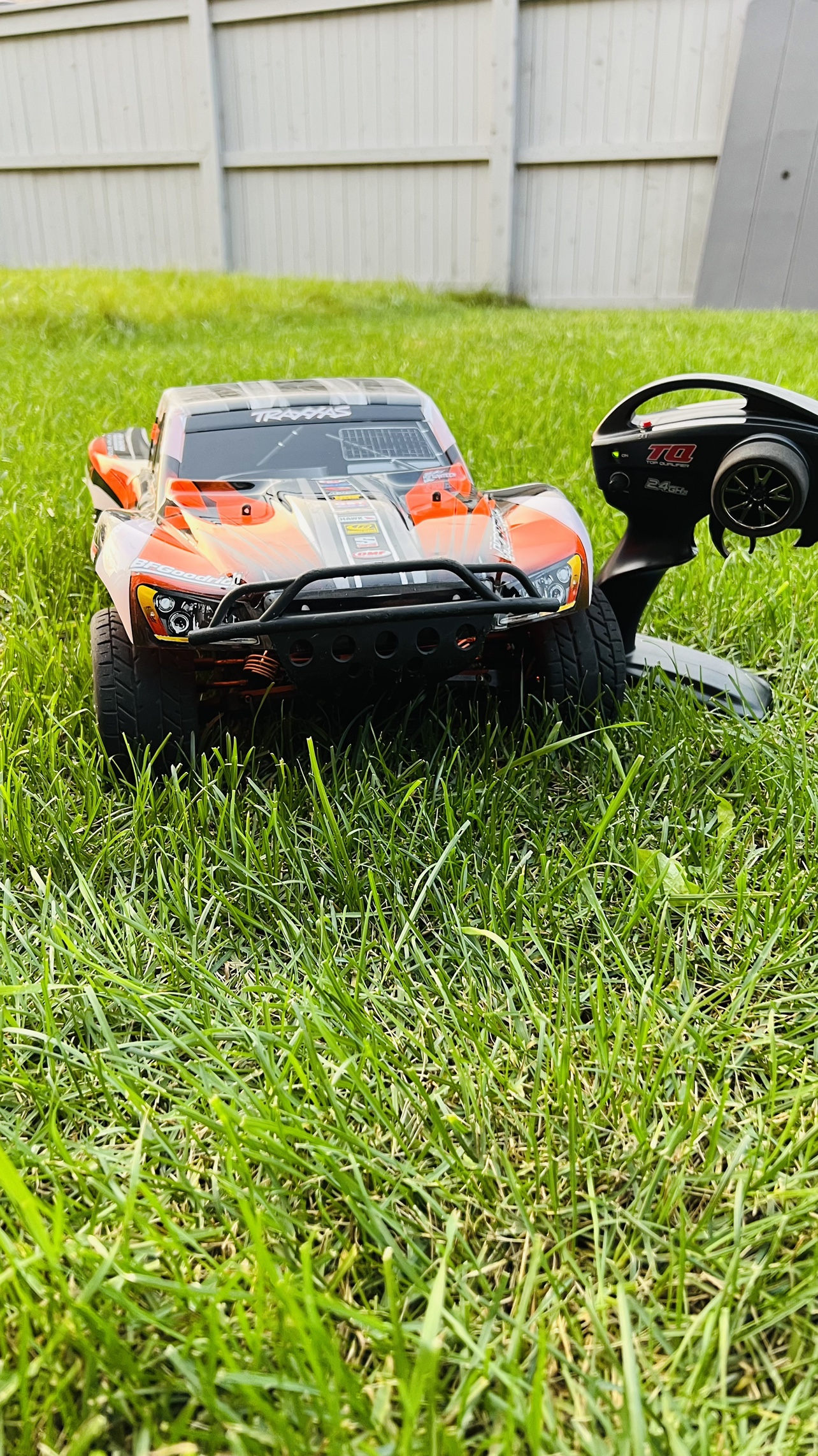 Traxxas Slash 2WD RC Car - photo 2