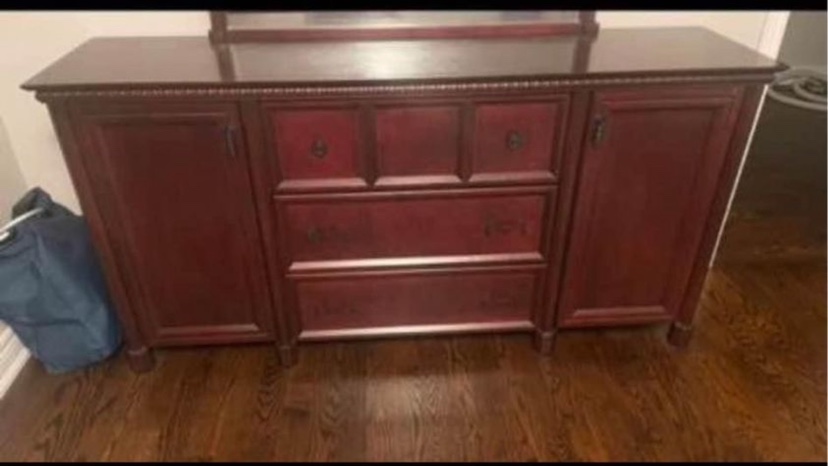 Queen-sized Bedroom Set - photo 4