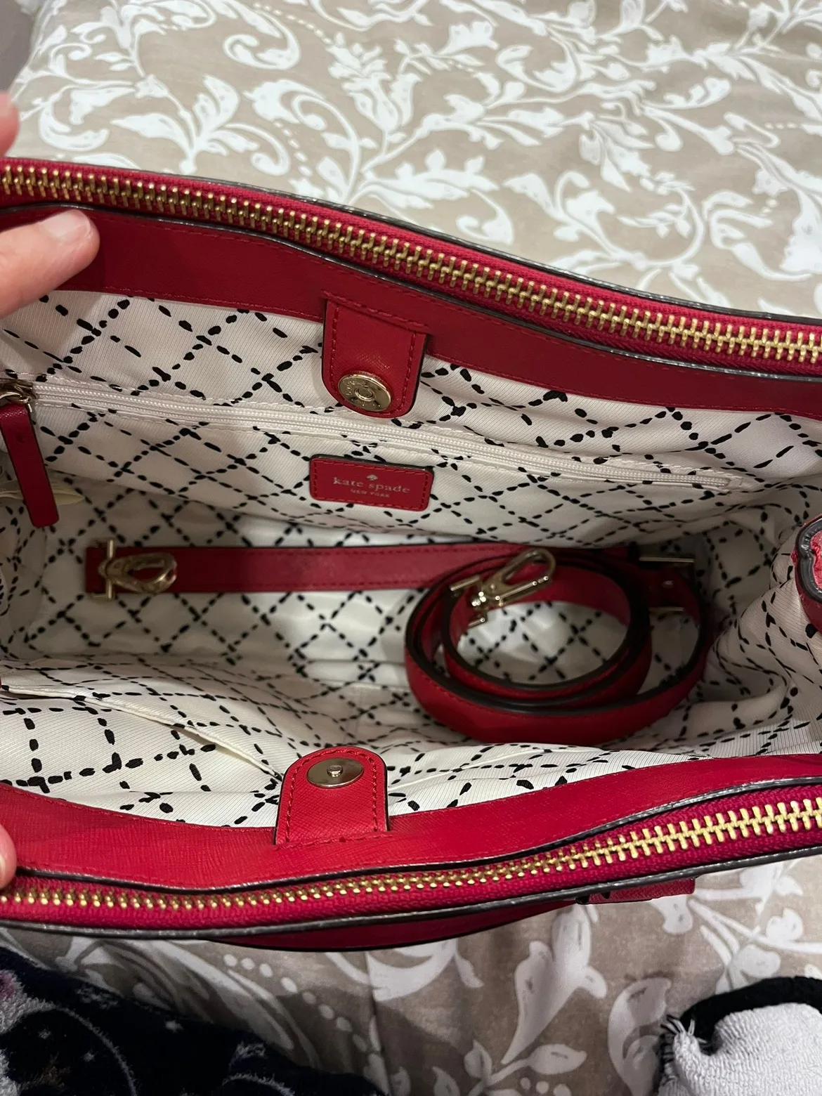 Kate Spade Handbag image indicator(2)