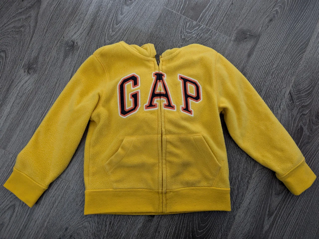 GAP Fleece Hoodie 5T (Used, Like New) thumbnail