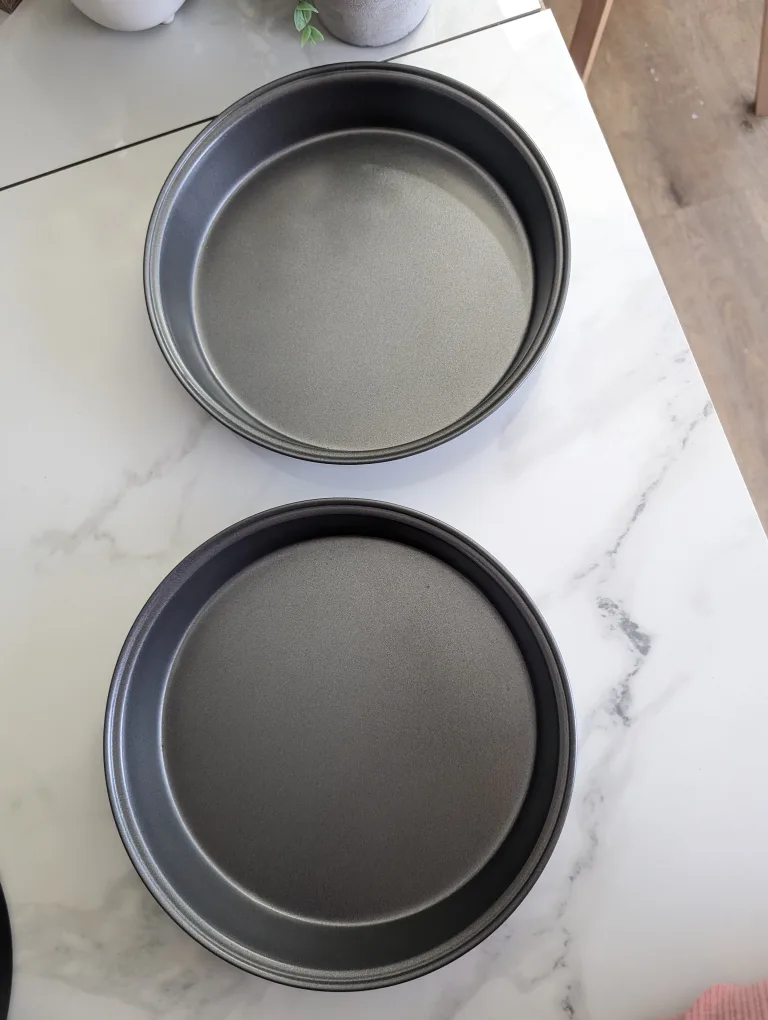 2 Round Baking Pans thumbnail