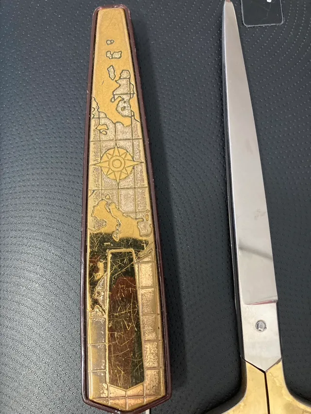 ✨Antique Brown & Bigelow Scissors image indicator(2)