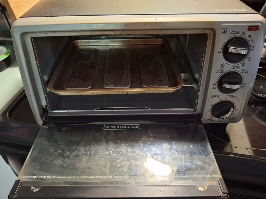 BLACK+DECKER 4-Slice Toaster Oven, Black image indicator(6)