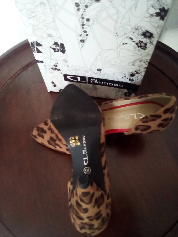 Woman dress shoes by Laundry